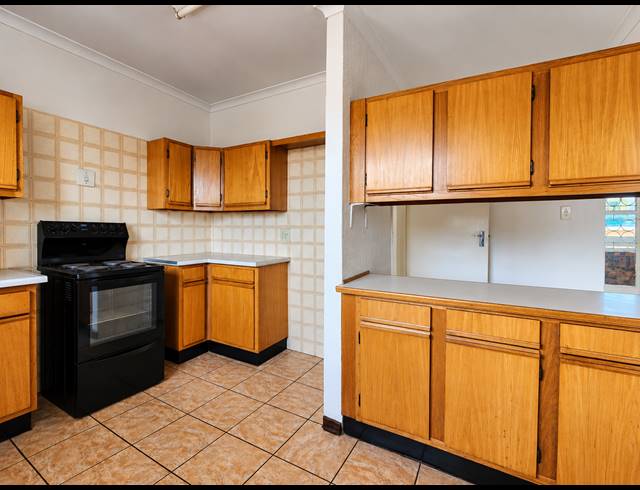 2 BEDROOM FLAT FOR SALE IN THREE RIVERS